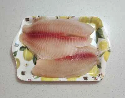 エビ団子と魚の切り身を作る手順：1