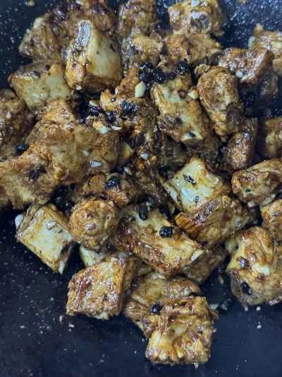 発酵黒豆と刻んだニンニクを使った蒸し豚スペアリブの作り方：8