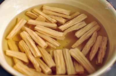 乾燥豆腐スティックの炒め物を作る手順：1