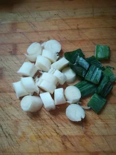 牛肉風味の野菜チキンとネギ炒めの作り方:3