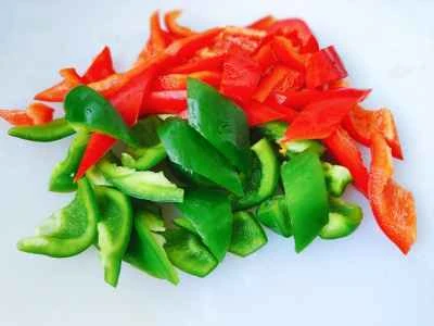 緑と赤のピーマン入りスクランブルエッグの作り方：3