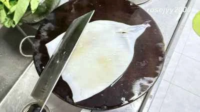 イカとサヤエンドウの炒め物の作り方：2