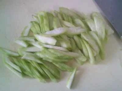 干しエビとヘチマの炒め物の作り方：3