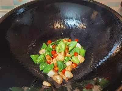 スパイシーなイカ巻き炒めのレシピ手順：4