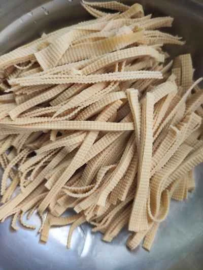 細切り豆腐皮と炒めたベビーチンゲン菜の作り方：1