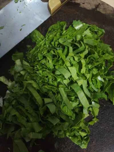 中華ソーセージ入りキビ餅炒めの作り方：1