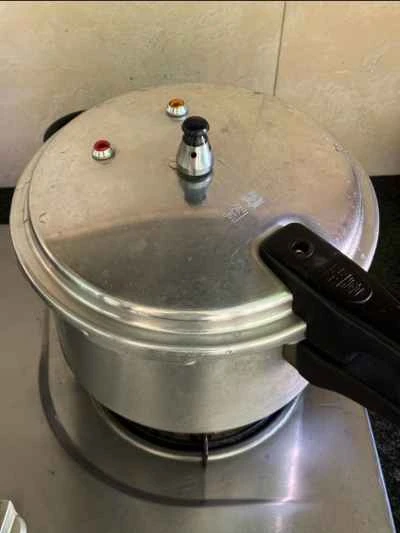 牛すじとジャガイモの煮込み レシピ手順：4