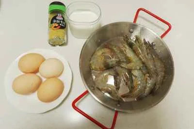 エビとミルクのスクランブルエッグの作り方：1