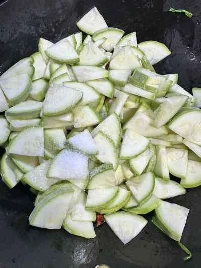 スパイシーで酸っぱいズッキーニを作る手順：3