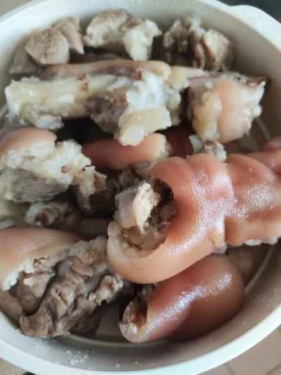 にんじん入り豚足煮込みの作り方：2