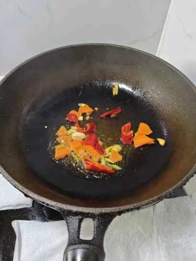 エビとアスパラガスの炒め物の作り方：8