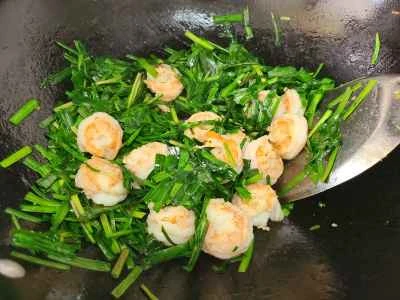 エビとニラの炒め物の作り方：4
