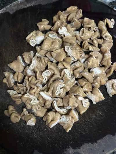 乾鍋で煮込んだ豚腸の作り方：2