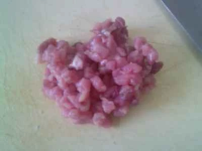 こんにゃくの結び目と豚肉の赤身と漬物の炒め物の作り方：2