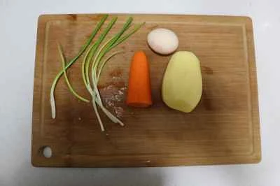 フライパンで焼いたポテトパンケーキを作る手順：1