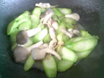 ヒラタケとアサリの空芯菜炒めの作り方：10