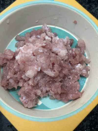 トマト、卵、ひき肉を作る手順：1