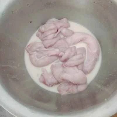 豚腸とキャベツのピクルス炒めの作り方：2