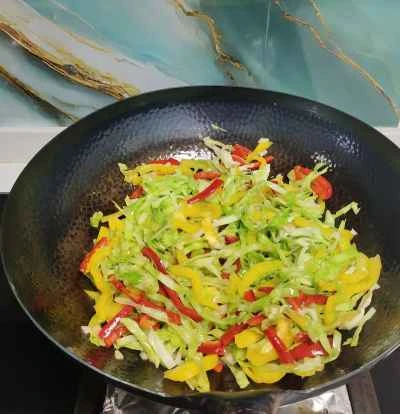 ピーマンとキャベツの炒め物の作り方：5