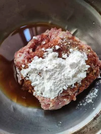 蒸し豚肉ミートボールのレシピ手順：2