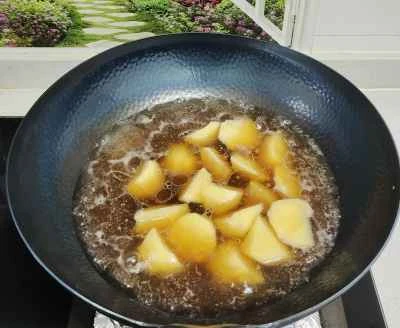 ジャガイモとトマトの煮込み牛肉の作り方：3