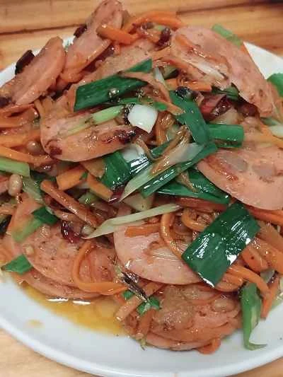 牛肉ソーセージとニンジンの炒め物のレシピ