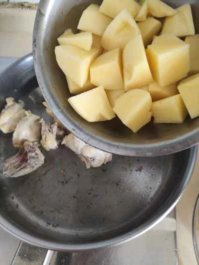 鶏肉とジャガイモの煮込みの作り方：4
