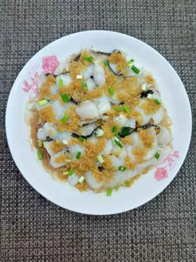 ニンニクと春雨を添えた蒸し魚のレシピ