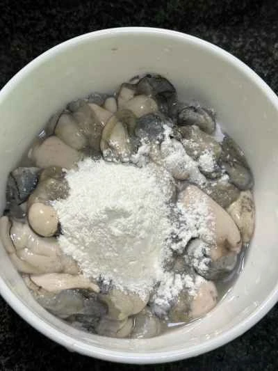 牡蠣オムレツの作り方：1