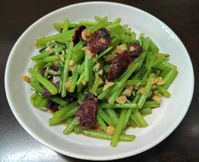 中華ソーセージと菊菜の炒め物の作り方:7