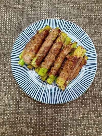 牛肉とアスパラガスのロール