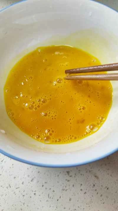 野生のネギを使った卵炒めの作り方：5