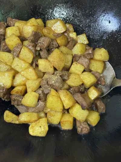 クミンポテトと牛肉のキューブを作る手順：11