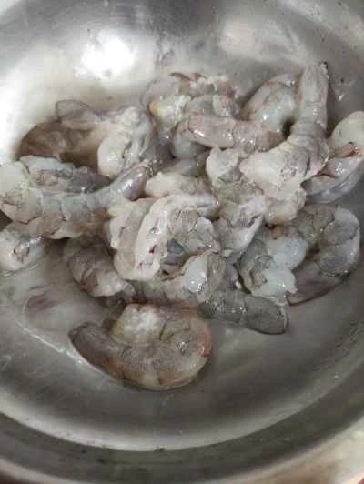 エビ炒めの作り方：1