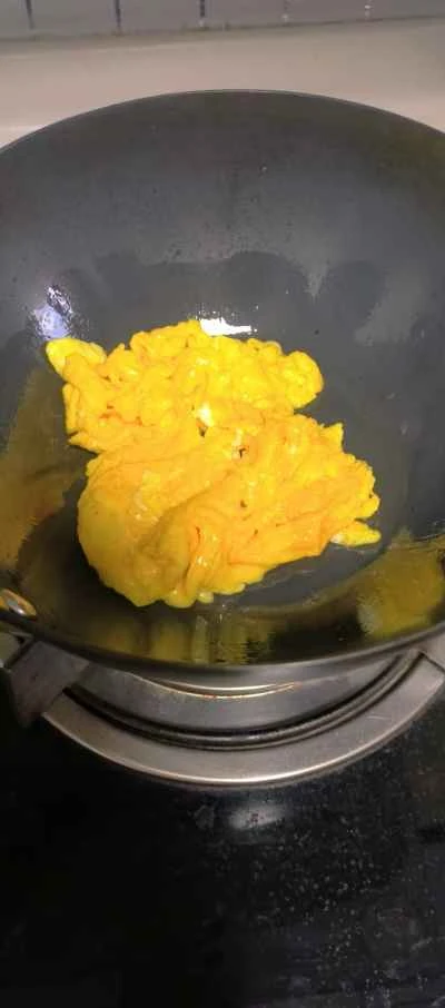 きのこ、ヘチマ、卵の炒め物の作り方：2