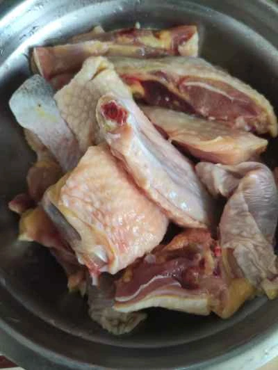 蒸し鶏の若生姜炒めの作り方：1