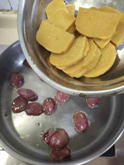 中華ソーセージ入りキビ餅炒めの作り方：5