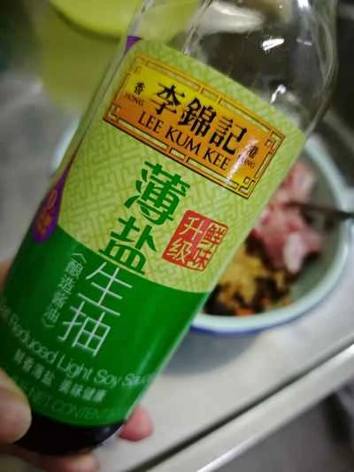 ポーチドエッグ、塩漬け野菜、キクラゲ、シイタケ入り蒸し肉パテの作り方：9