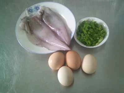 イカとスクランブルエッグの作り方：1