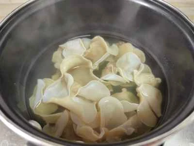 白キクラゲとブロッコリーの炒め物の作り方：4