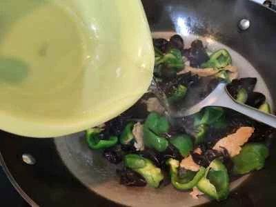 きくらげ、ピーマン、豚肉の炒め物の作り方：11