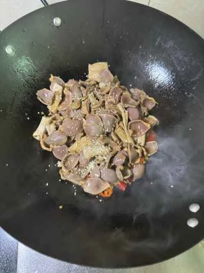 鴨砂肝とピーマンのピクルス炒めの作り方：10