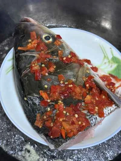 刻んだ唐辛子入り蒸し魚の頭の作り方：2