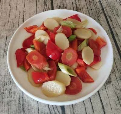 山芋、ニンジン、赤ピーマンの炒め物の作り方：6