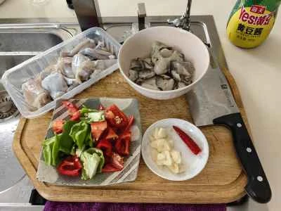 牡蠣とウシガエルのスパイシー炒めの作り方：2