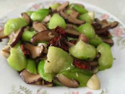椎茸と香りの長いヘチマの炒め物のレシピ