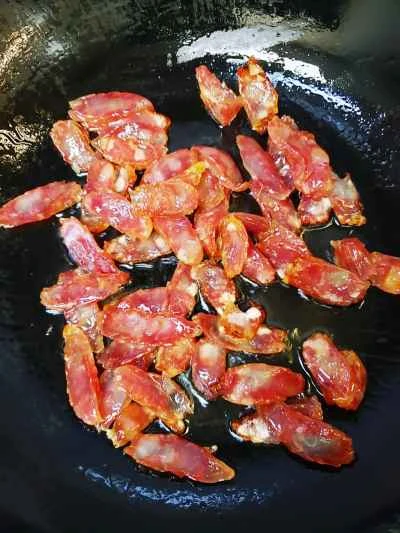 黒豆ソースとピーマンの中華ソーセージ炒めの作り方：3