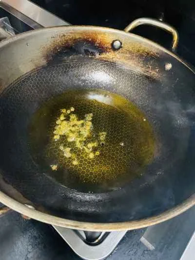 ピクルスにしたウシガエルの唐辛子漬けの作り方：7