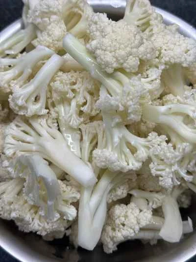 カリフラワーとミートボールの炒め物の作り方：1