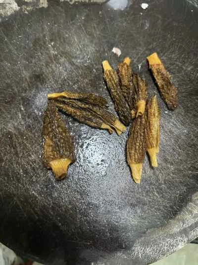 アミガサタケ入り蒸しミートローフ：4ステップ